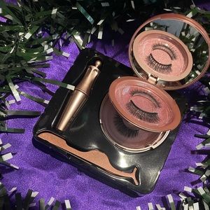 Magnetic lashes with eyeliner and lash applicator